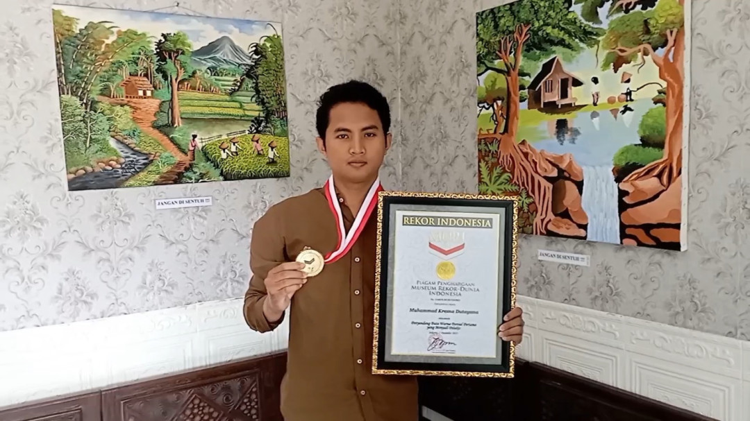 Pelukis Buta Warna Parsial Asal Sleman Raih Rekor Muri