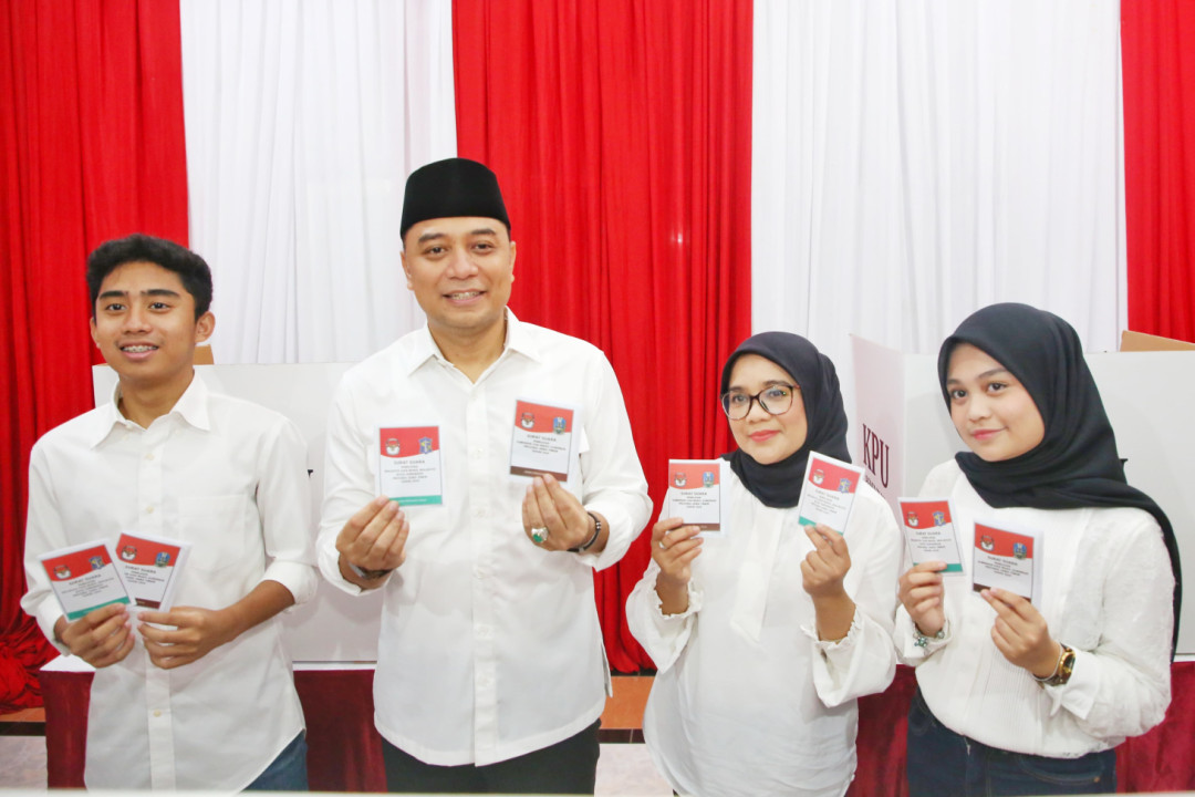 Eri Cahyadi Gunakan Hak Suara, Didampingi Istri dan Keluarga