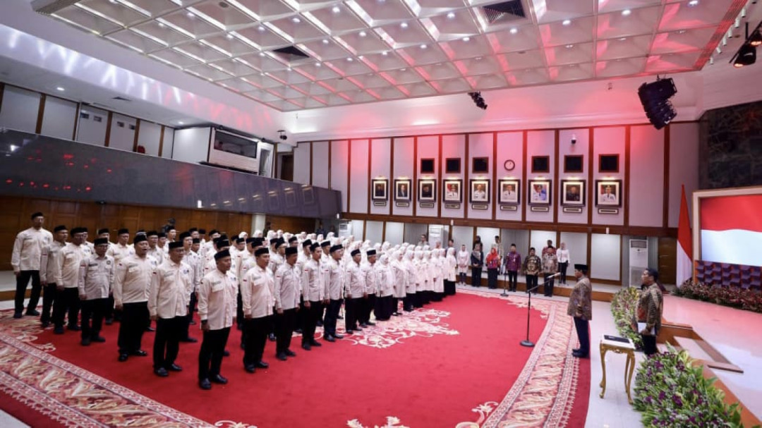 Pramono Kukuhkan 117 Petugas Haji DKI Jakarta 2026