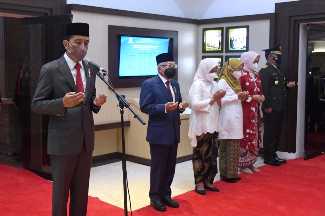 Presiden Jokowi Pimpin Apel Kehormatan dan Renungan Suci di TMP Kalibata