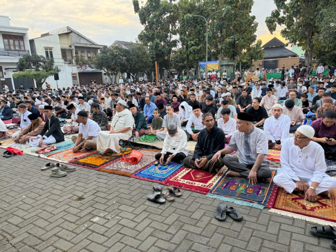 Gema Takbir di Mekarahayu: Ribuan Jemaah Padati Lapangan Utama Bumi Asri untuk Salat Idulfitri