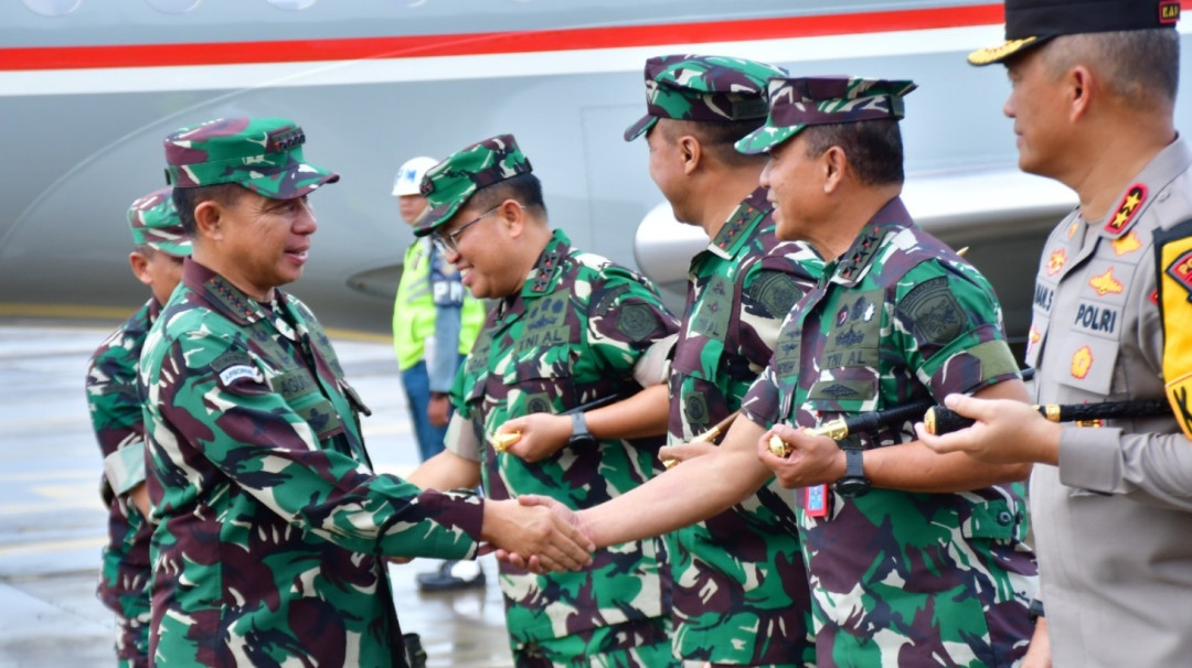 Panglima TNI Agus Subiyanto Lakukan Kunjungan Kerja di Surabaya
