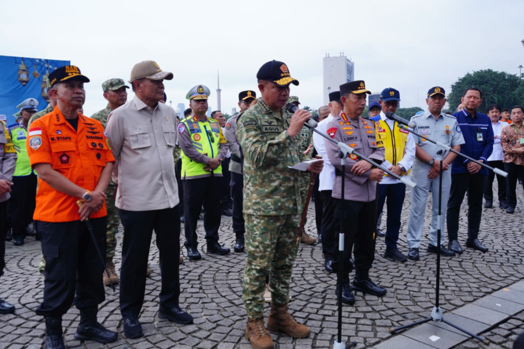 Panglima TNI dan Kapolri Pimpin Apel Operasi Ketupat 2026 di Monas