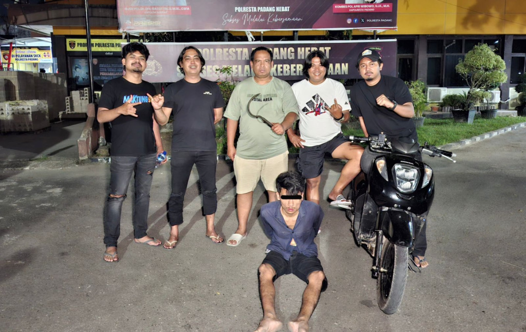 Tim Klewang Ringkus Seorang Pemuda Bawa Celurit di Kawasan Pantai Padang