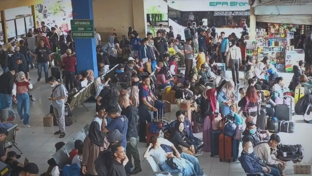 Terminal Kampung Rambutan Masih Dipadati Arus Balik Nataru