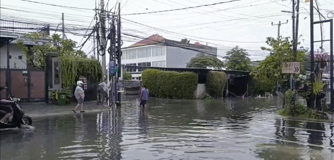 Banjir Melanda Sejumlah Titik di Bali, Evakuasi Dilakukan