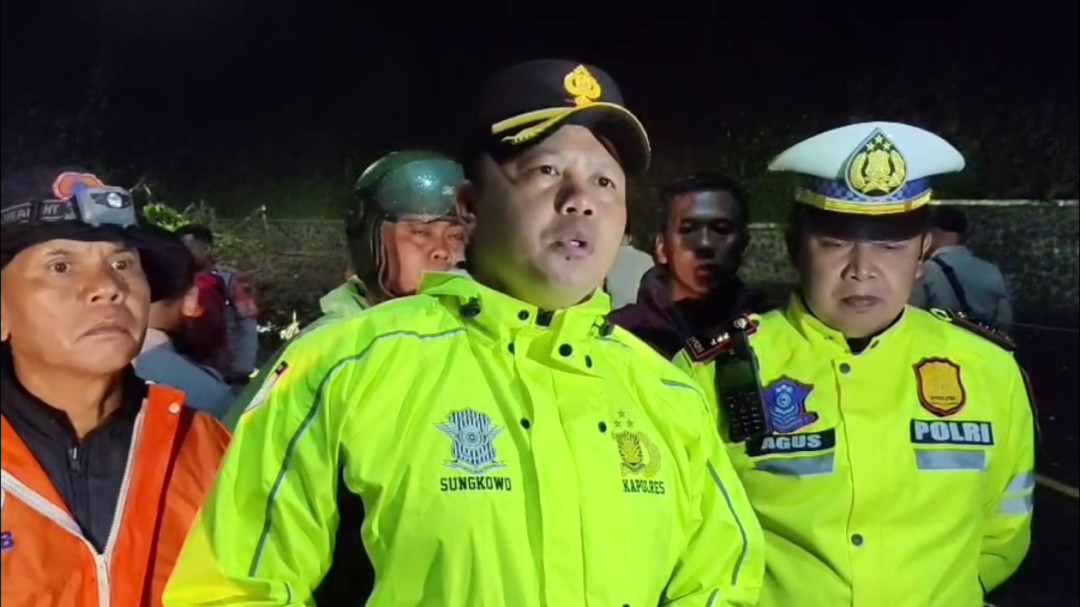 Longsor Tutup Jalur Cadas Pangeran, Lalin Dialihkan ke Tol Cisumdawu