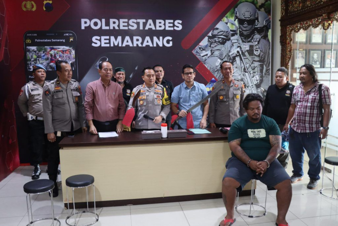 Konflik Pribadi, Tetangga Berduel dengan Senjata Tajam di Semarang