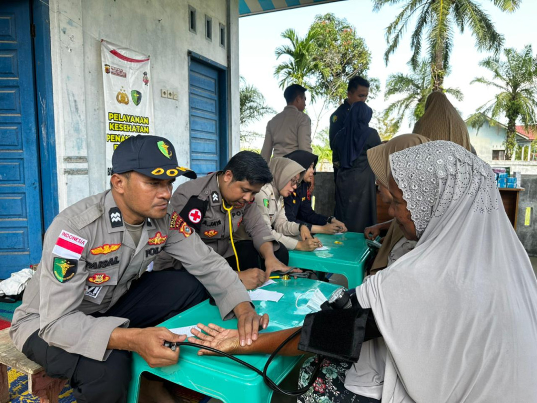 Pascabanjir, Polri Lakukan Layanan Kesehatan Door to Door bagi Warga Aceh Tamiang