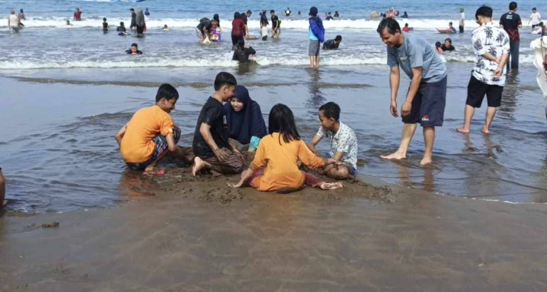 Pantai Barat Pangandaran Membludak, Jumlah Anak Tersesat Tembus 160 Jiwa