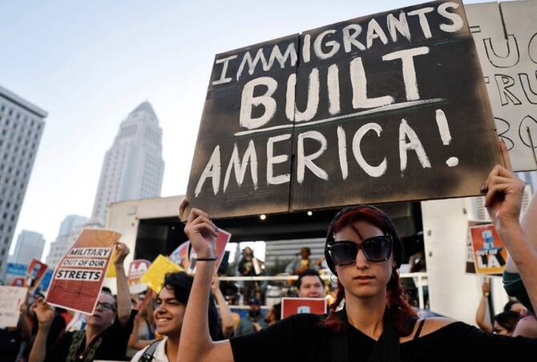 Penangkapan Imigran Jadi Tontonan Publik: Amarah Warga Meledak