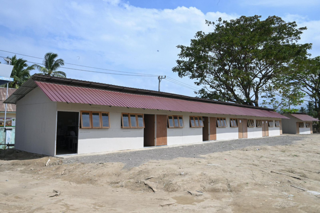 Mendikdasmen Resmikan Kelas Darurat di Sekolah Terdampak Banjir Pidie Jaya