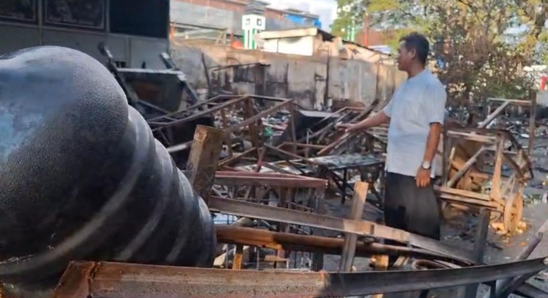 Polda Metro Salurkan Bantuan bagi Pedagang Terdampak Kerusuhan Kalibata