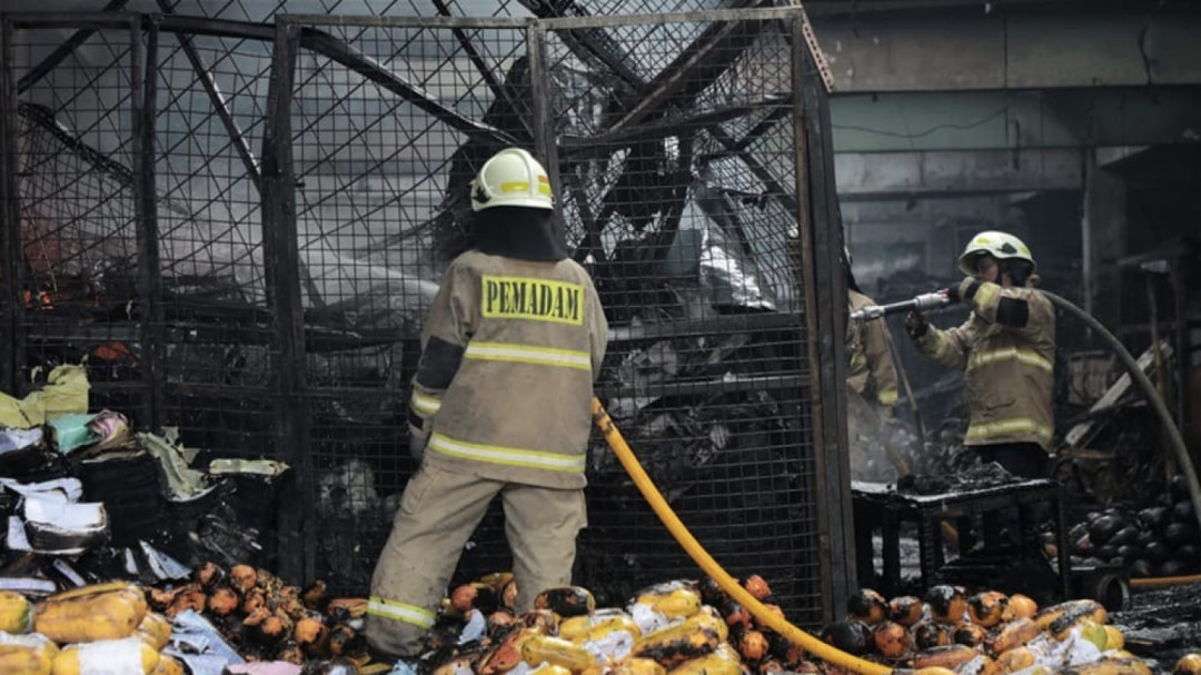 Pemprov DKI Bentuk Tim Investigasi Kebakaran Pasar Induk Kramat Jati