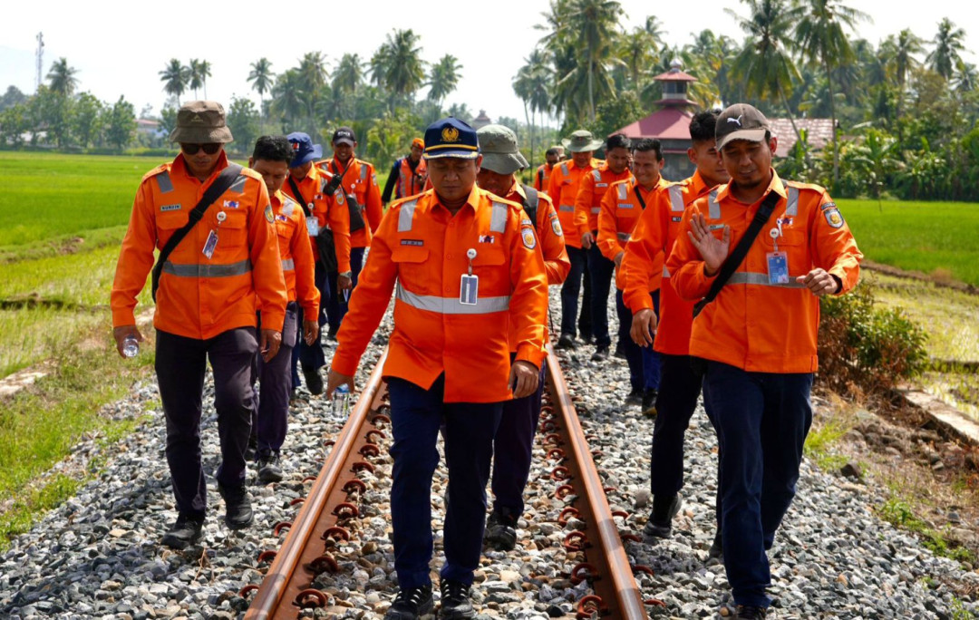 Tingkatkan Keselamatan Jelang Lebaran, KAI Divre II Sumbar Lakukan Cek Lintas Kuraitaji-Cimparuh