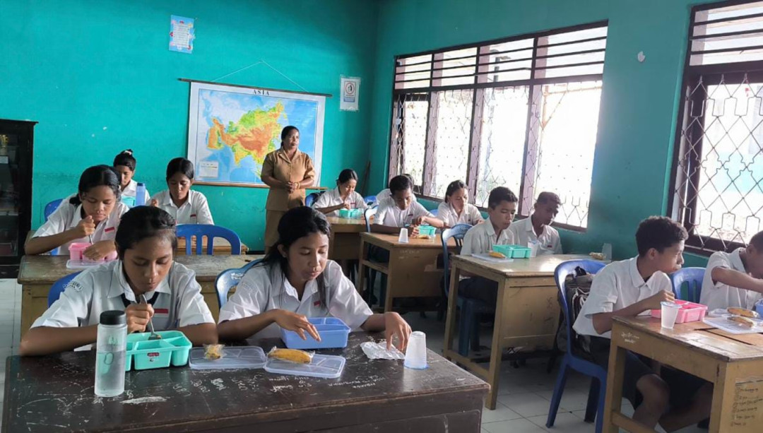 Program MBG Bantu Siswa SMPN 1 Ndona yang Tak Sarapan ke Sekolah