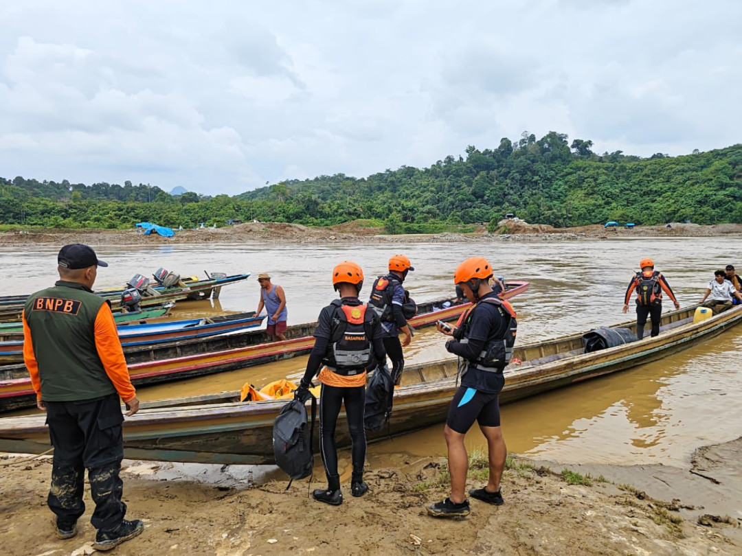 Perahu Tabrak Tebing di Solok Selatan, Tim SAR Cari Warga yang Hilang