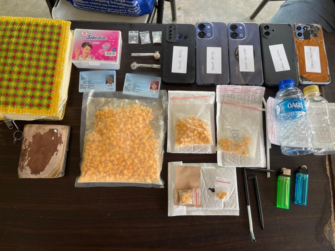 1.013 Butir Ekstasi dan Sabu Disita, Dua Pengedar Ditangkap di Kalideres