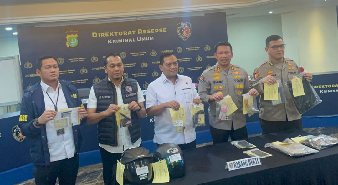 Polisi Amankan Sejumlah Barang Bukti Kasus Curanmor dan Kekerasan di Palmerah