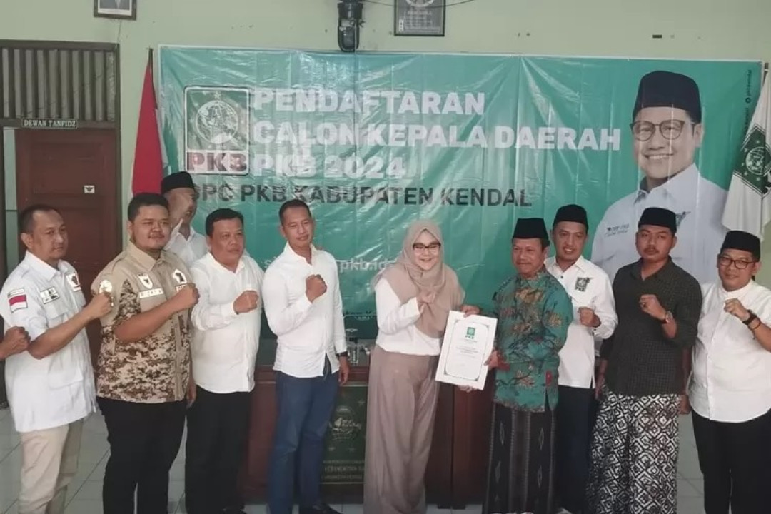 Mirna Annisa dan Urike Hidayat Kembali Daftarkan Diri sebagai Bacabup dan Bacawabup Kendal di PKB