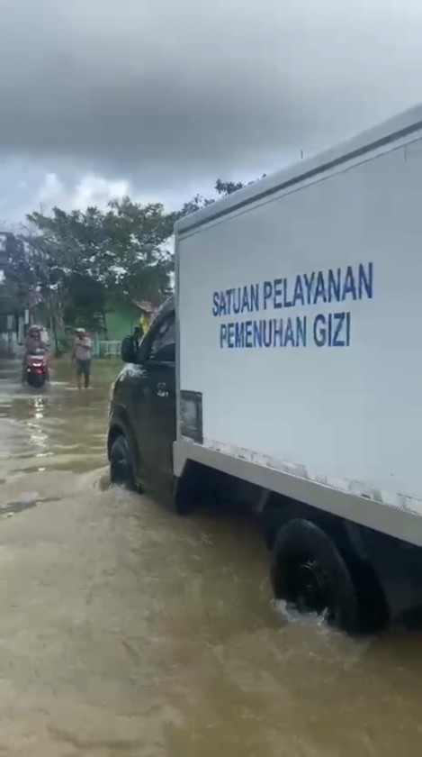 Mobil SPPG Terobos Banjir Banjar untuk Salurkan Makanan Bergizi