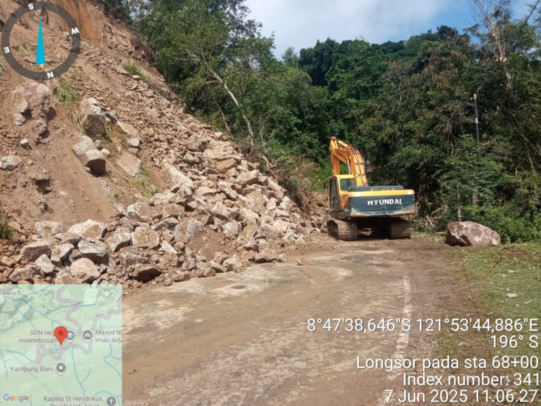 Longsor Tutup Jalan Trans Flores, Akses Ende-Maumere Terputus Total