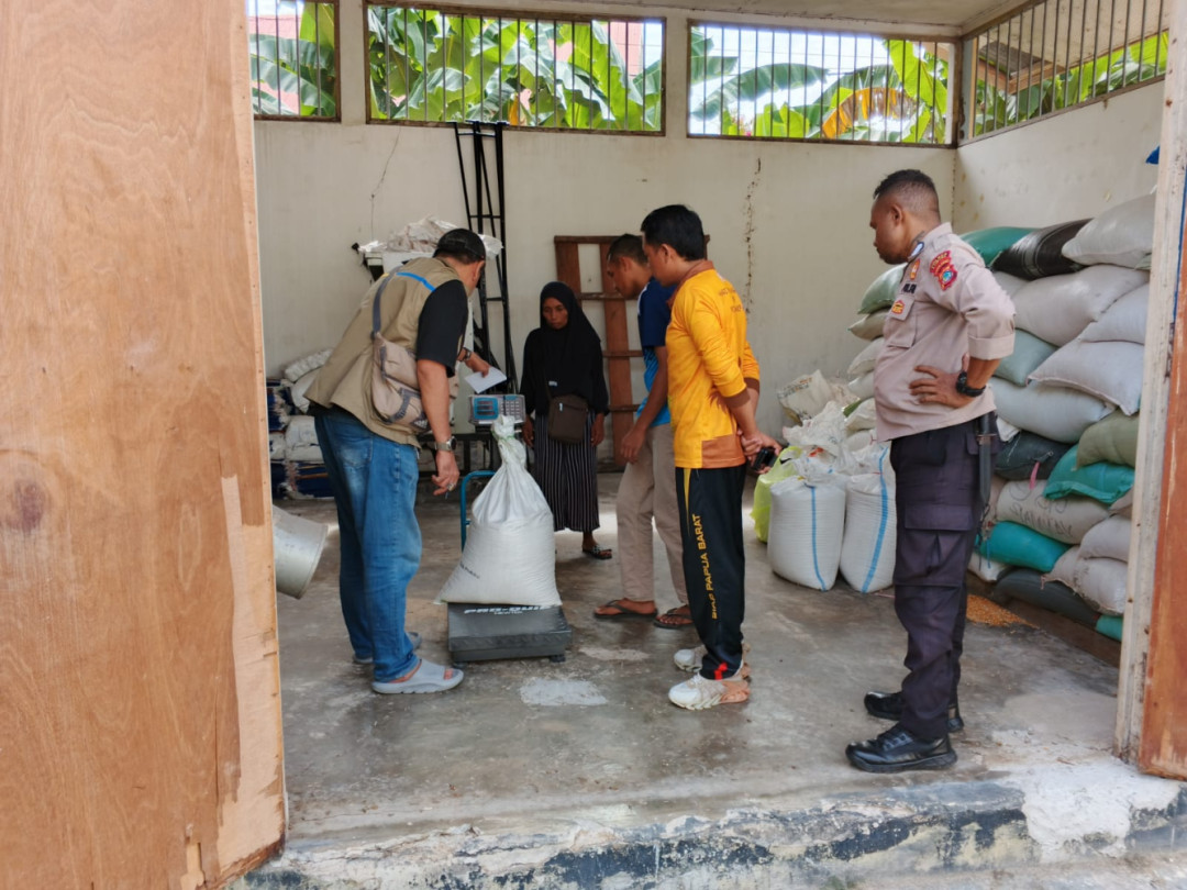 Polres Fakfak Kawal Serapan Ratusan Kilogram Jagung Petani oleh BULOG