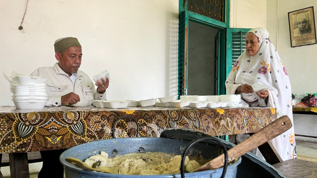 Tradisi Bubur Harisah Keluarga Arab di Cirebon Ramaikan Ramadan