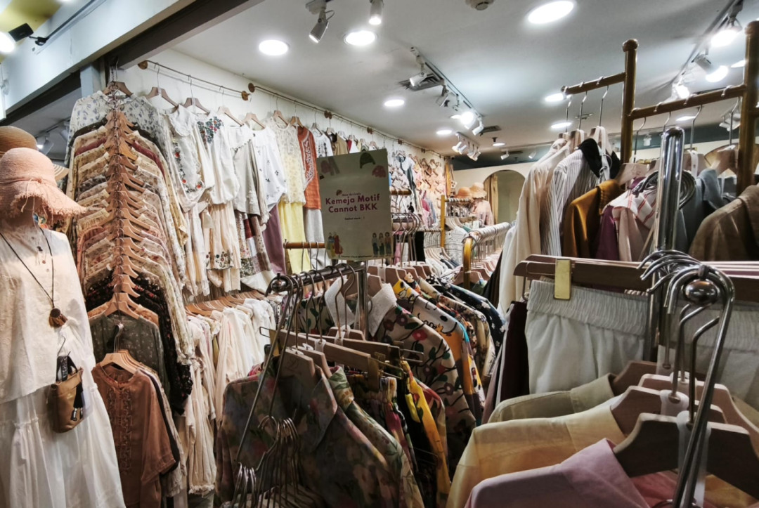 Pedagang Baju di Pasar Mayestik Mengaku Pembeli Tidak Seramai Dulu