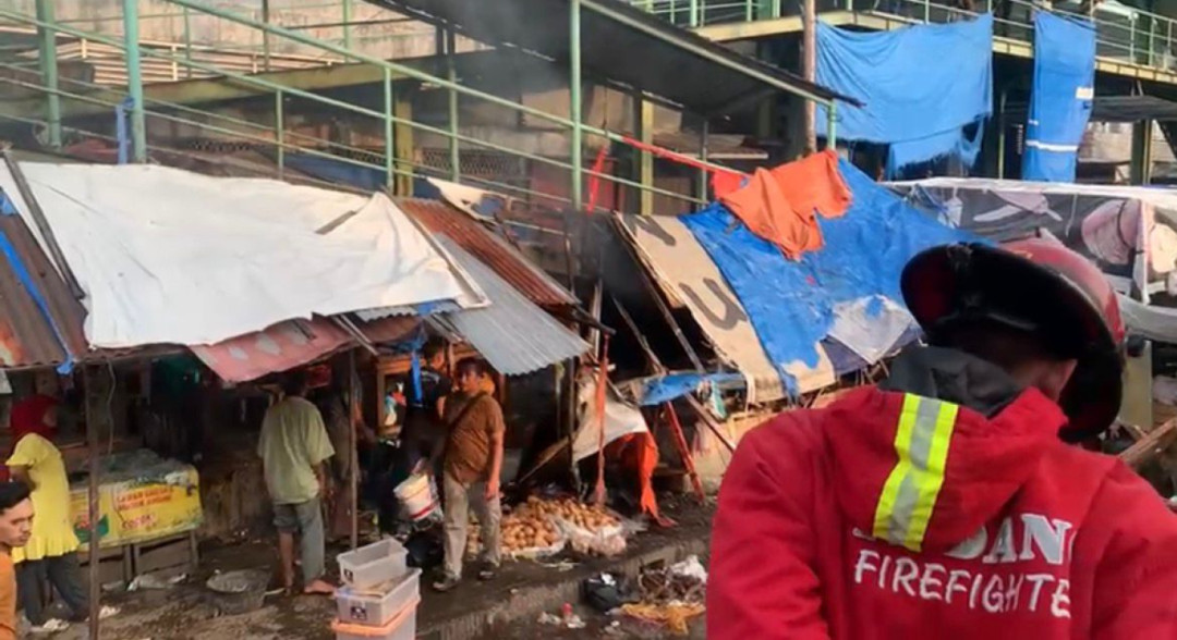 Warung PMD di Kawasan Pasar Raya Padang Terbakar