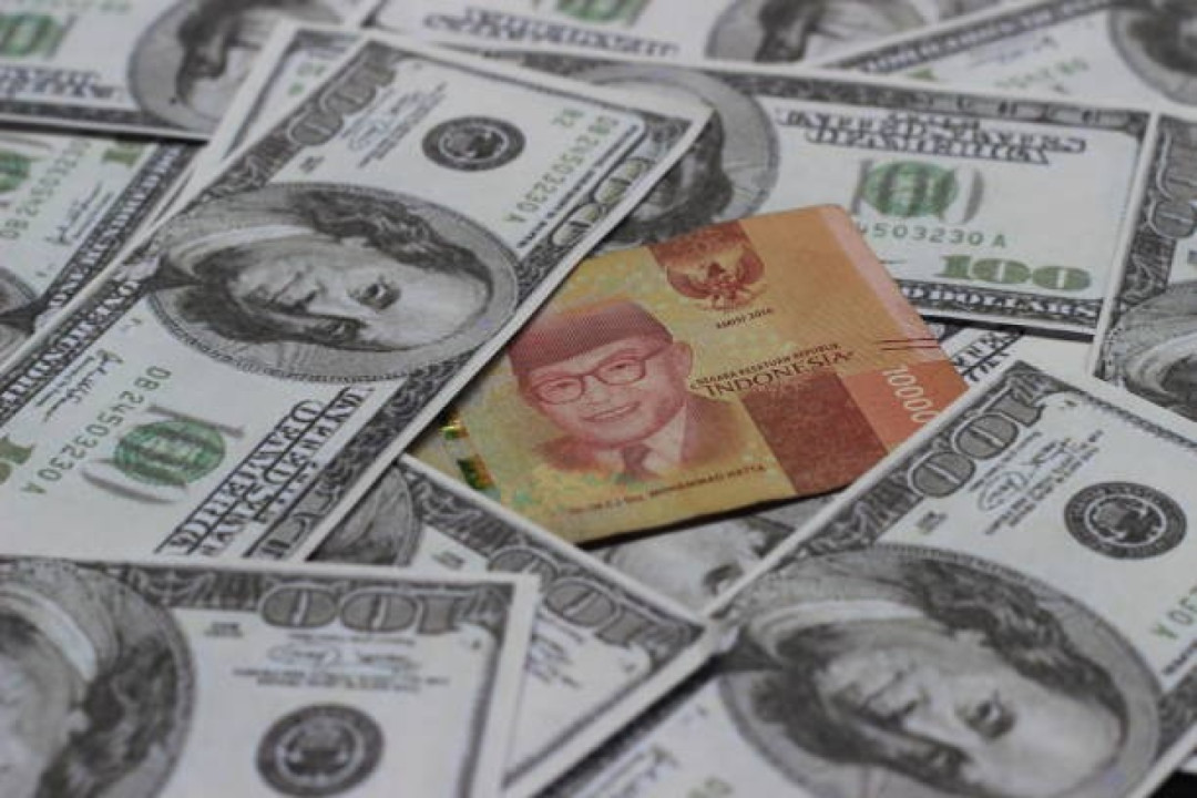 Kurs Rupiah Tergelincir 50 Poin dipicu Sentimen Risk Off di Pasar