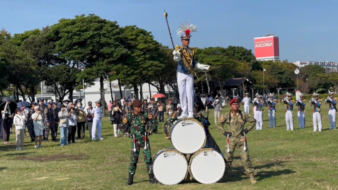 WNI dan Warga Jepang Saksikan Parade Drum Band Gita Jala Taruna AAL