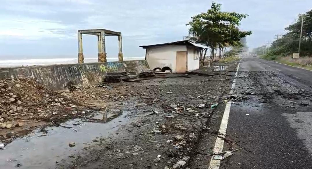 Gelombang Laut Tinggi Rusak Bangunan di Mukomuko, Warga Diminta Waspada