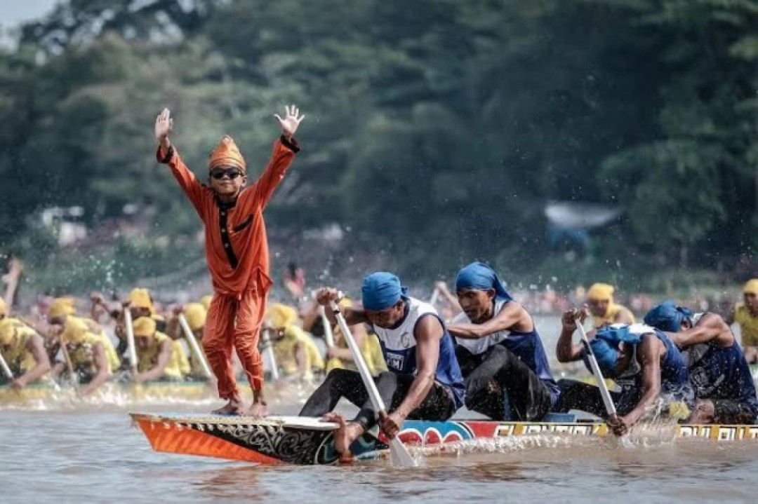 Pacu Jalur Kuansing Jadi Sorotan Dunia, "Aura Farming" Anak Penari Jalur Viral