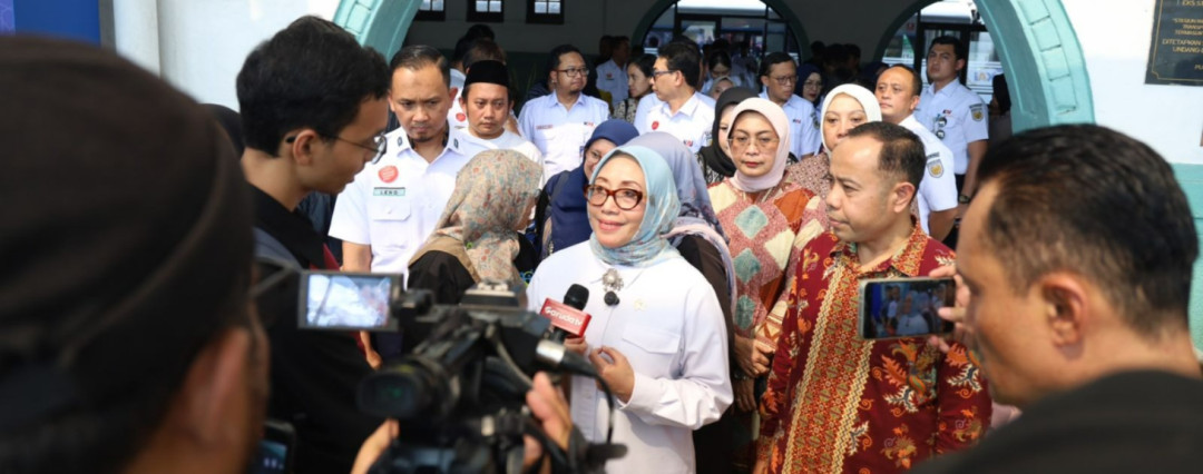 Menteri PPPA Cek Kesiapan Fasilitas Ramah Perempuan dan Anak di Stasiun Pasar Senen