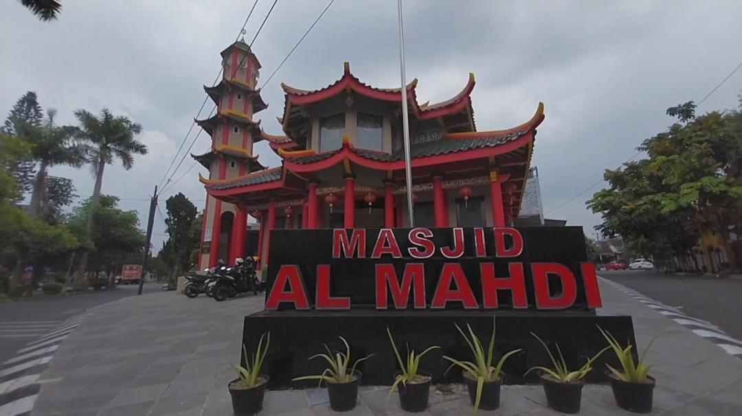 Masjid Al Mahdi di Magelang: Perpaduan Arsitektur Klenteng dan Tempat Ibadah Umat Muslim