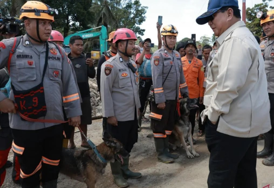 Momen Presiden Prabowo Semangati Tim K-9 di Tapsel