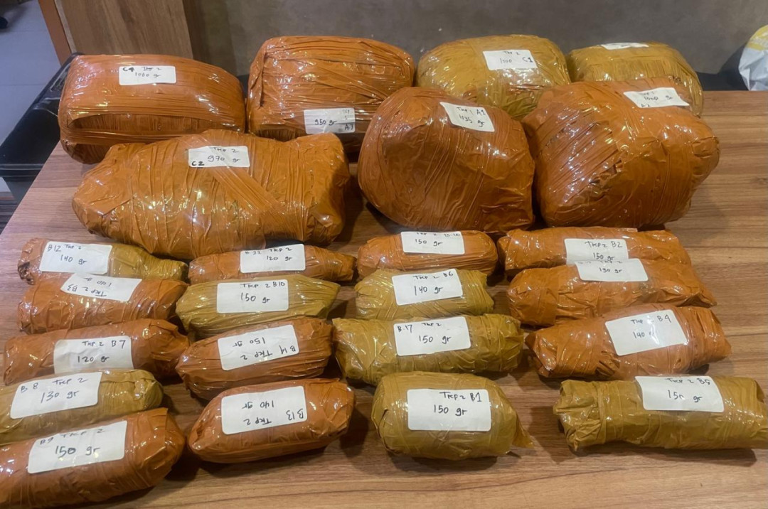 Polisi Amankan Tiga Orang dalam Kasus Ganja 9,4 Kilogram di Cawang