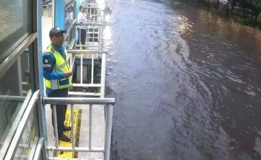 Banjir Jakarta: 28 Rute Transjakarta Mengalami Gangguan