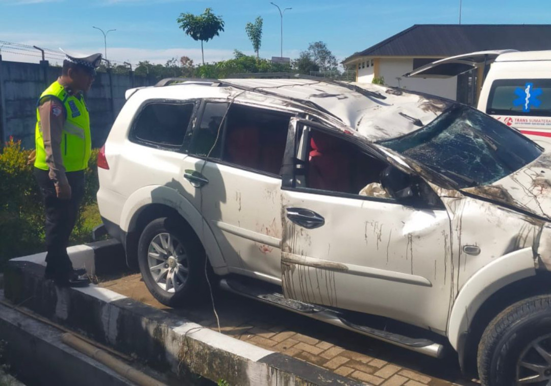 Diduga Hilang Kendali, Mobil Terbalik di Tol Padang–Sicincin
