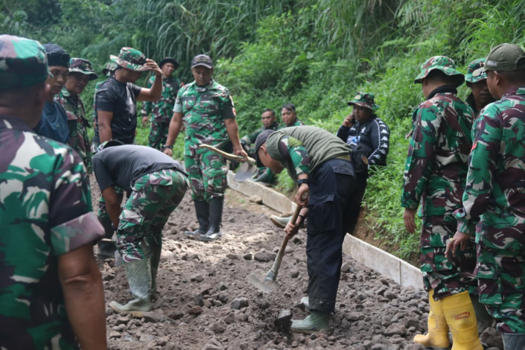Satgas TMMD 127 Lembur, Pengecoran Jalan di Cipelah Tembus 666 Meter