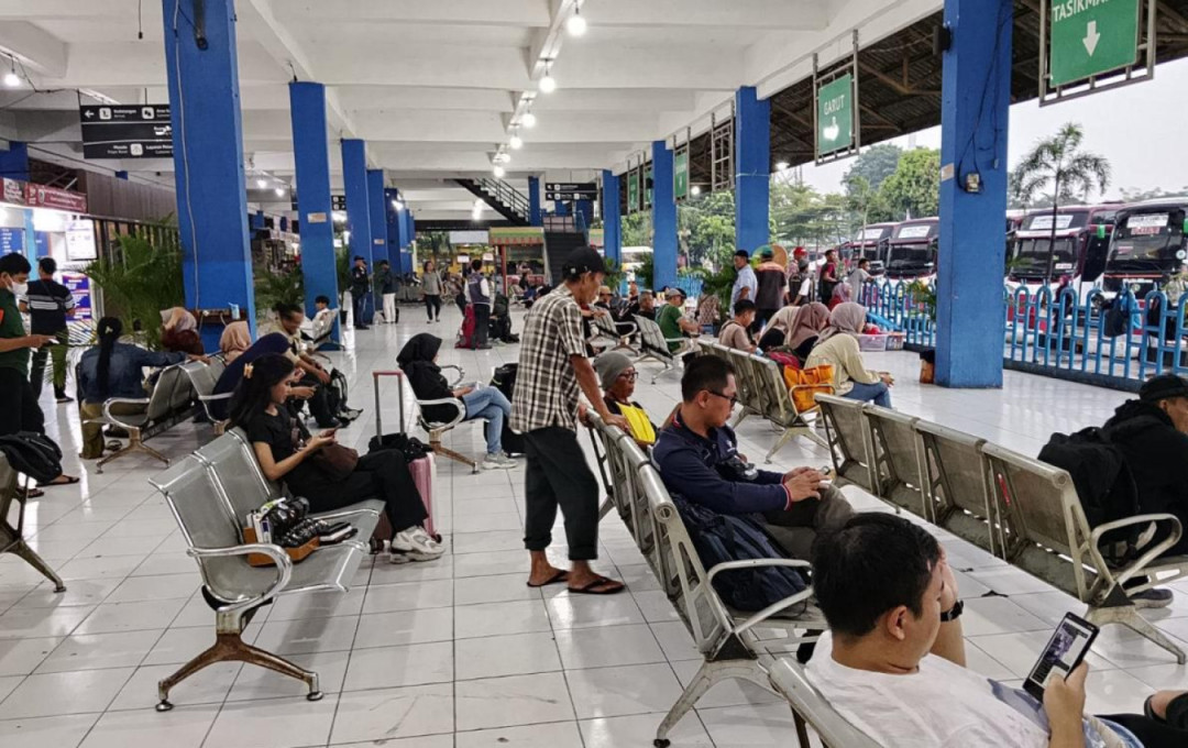 Lonjakan Penumpang Terjadi di Terminal Kampung Rambutan Saat Libur Paskah