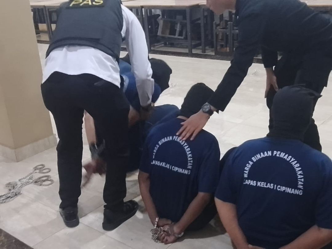 Akhir Tahun, Lapas Cipinang Lakukan Pemindahan Warga Binaan ke Nusakambangan