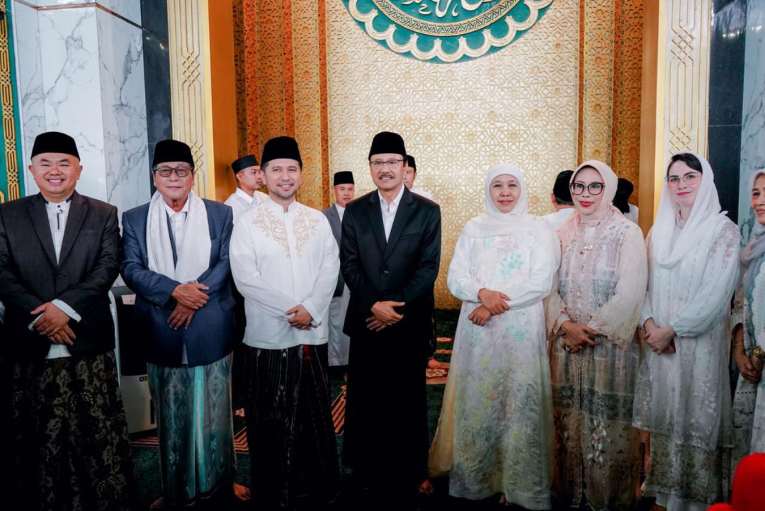 Gus Ipul Salat Id di Masjid Al Akbar, Tekankan Kerukunan