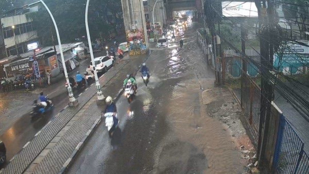 Hujan Deras Picu Genangan di Sejumlah Ruas Jalan Jakarta