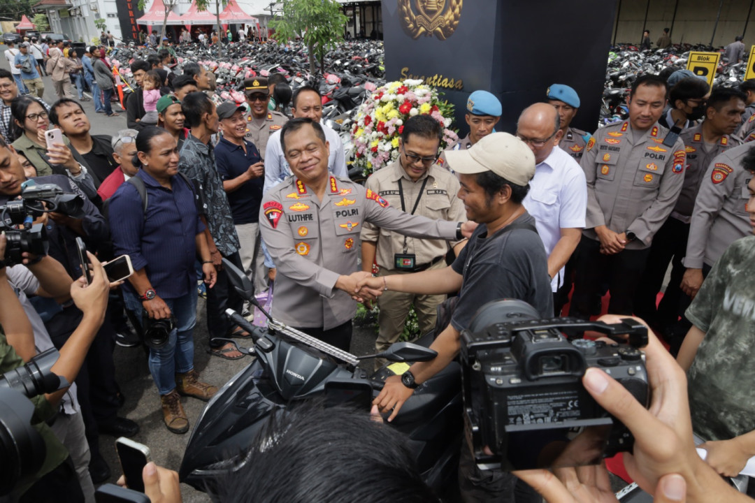 Bazar Ranmor Polrestabes Surabaya Kembalikan Motor Korban
