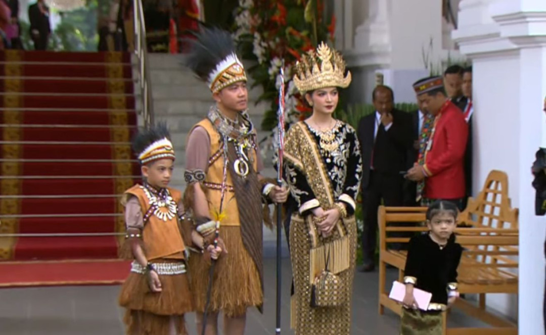 Hadiri Upacara HUT RI di Istana Merdeka, Gibran Kenakan Baju Adat Papua