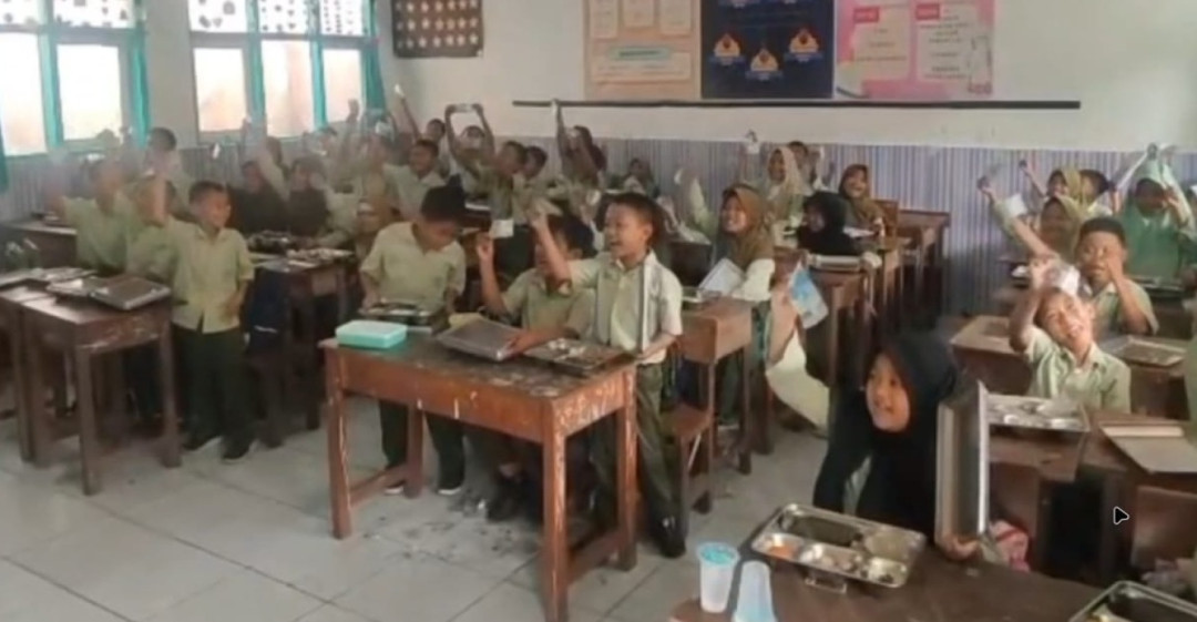 Pengusaha Tembakau Bagi Uang Rp50 Ribu dalam Program MBG