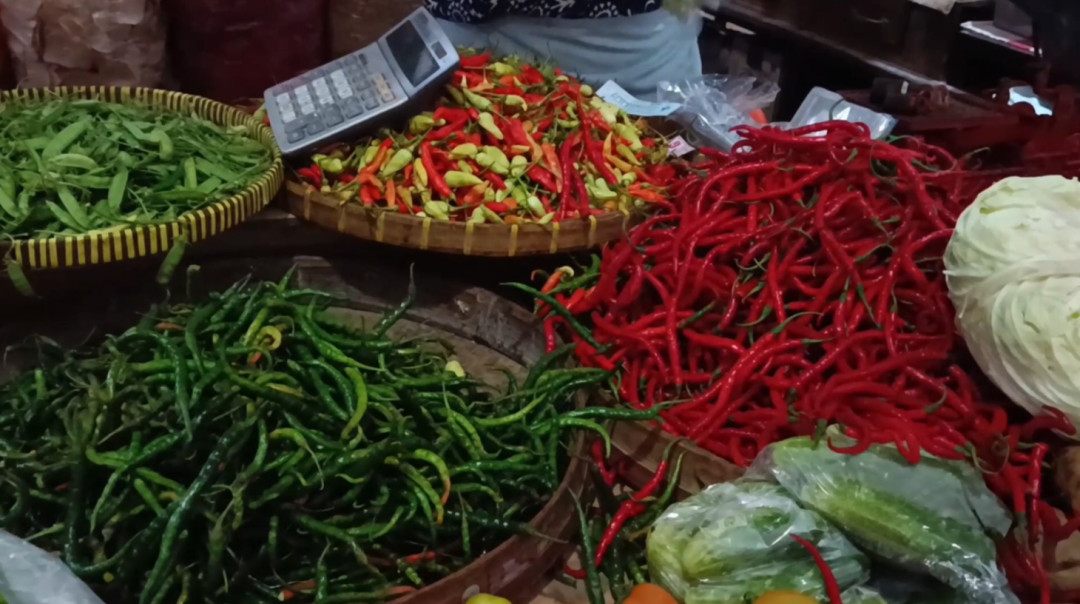 Harga Cabai dan Ayam Turun, Beras dan Minyak Goreng Masih Mahal