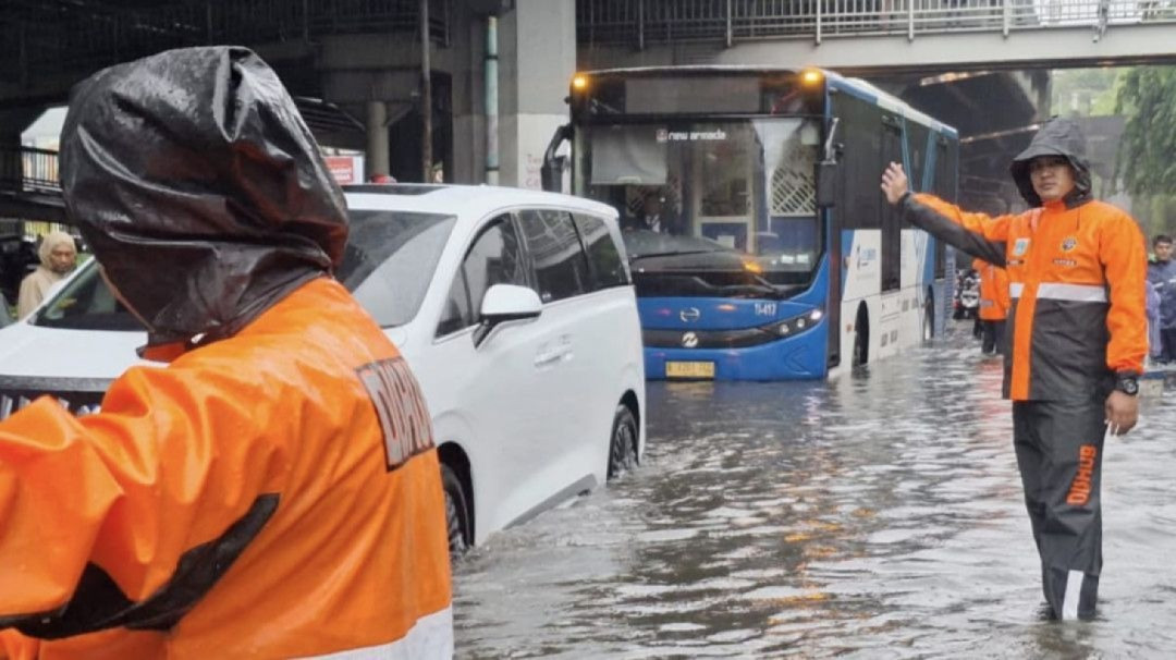 Banjir Jakarta Mulai Surut, 28 RT dan Enam Ruas Jalan Masih Tergenang